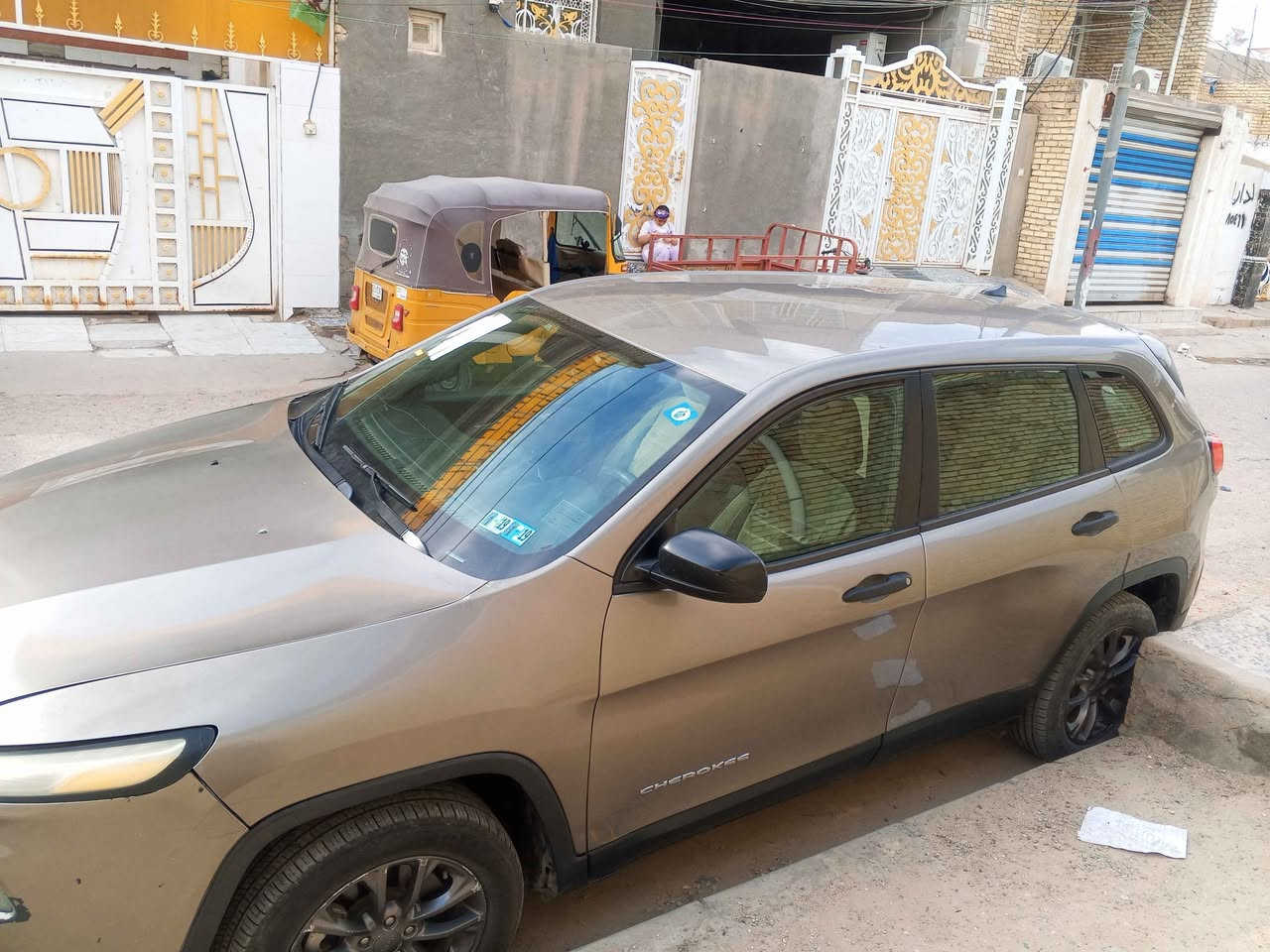 🚗 للبيع: جيب شيروكي 2017 (6 سلندر) - بحالة ممتازة
الماركة والطراز: جيب شيروكي (Jeep Cherokee)

الموديل (سنة الصنع): 2017المحرك: 6 سلندر (V6) قوي واقتصادي بنفس الوقت ⚡

اللون الخارجي: أصفر شمباني مميز ولطيف جداً (Champagne) ✨

المسافة المقطوعة (الماشية): 100 ألف كم فقط (استخدام نظيف)

🛠️ حالة السيارة:المحرك والقير (الجير): بحالة الوكالة، خالية تماماً من أي عطل أو مشاكل ميكانيكية، وجاهزة للفحص.

التبريد والمكيف: ممتاز وشغال بكفاءة عالية.الوضع العام: السيارة متماسكة، صدر وجامخان بحالة ممتازة.

للتواصل والاستفسار عن السعر :- 
***********
. Singapore
