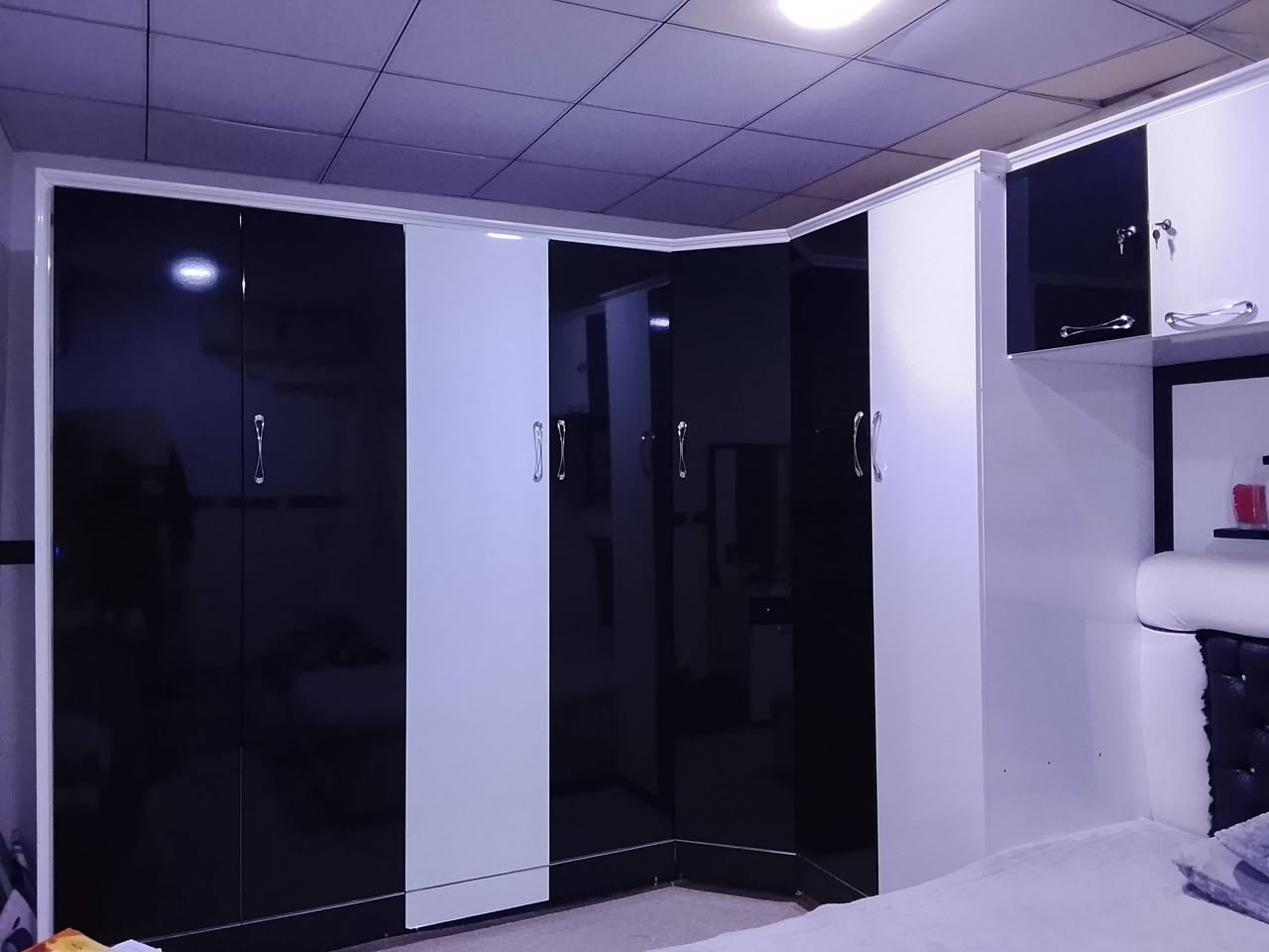 سلام علیک ئەم مەعرەزەمان هەیە لەگەڵ سیستەم و مێزتەوالێت بۆ فرۆشتن هەموی دەستکردەو داری باڵامپرێسە قیاسی 4.5م درێژەو 70سم قوڵە ئەگەر مشتەریت مەسج بکە بۆ ئەم ژمارە مسنجر یان تلیگرامی لەسەرە ***********
