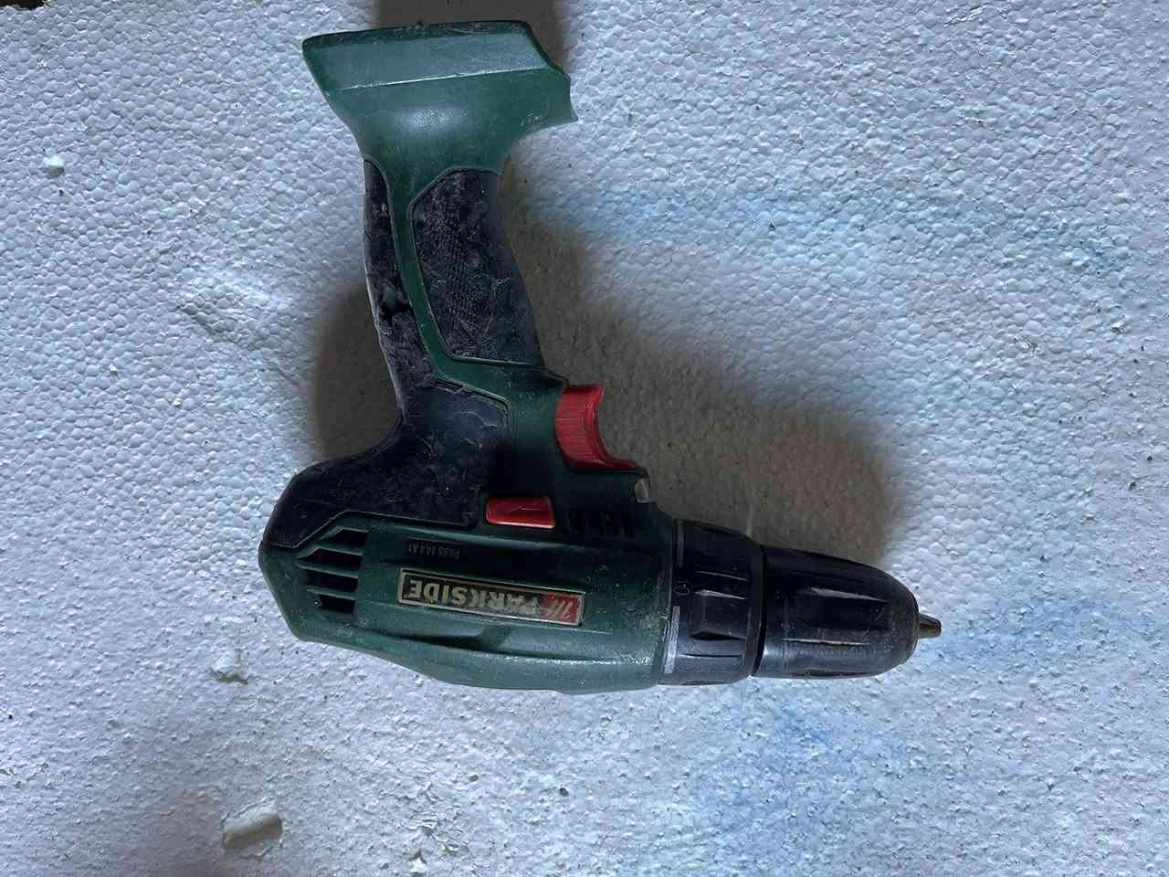 كويرة شحن تحتاج بطارية فقط 
دريل بارك سايد القديم نقص بطارية فقط
فرطونة مع الملحقات نقص فحمات فقط 
بيع للكل 40 الف


**إذا كنت صاحب هذا الإعلان وتريد حذفه لأي سبب، رجاءا أرسل رسالة إلى الدعم الفني**