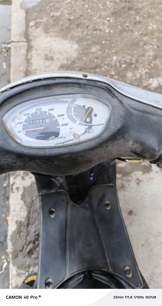 السلام وعليكم شباب دراجه قجمه  ١٢٠ نظيفه كارتوت نكره سلف ونص هندر الكهربائيات كله شغاله  وختم واحد ااعنوان ساحه عدن الرقم *********** السعر ٤٥٠ وبيه مجال بغداد, العراق
