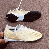 تحفه ادداس اكس اصلي باله  قياس41  نضافه1/1  اولئ شرط  فول طبي  سعر خاص...