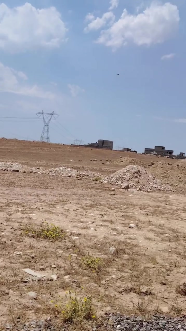 يوجد قطعة أرض للبيع في العبور نهاية المدخل الأول وقريبه من المدخل الثاني المساحه 105 متر واجها 7 وعمق 15 قريبه عالخدمات للاستفسار الاتصال على الرقم التالي *********** او المراسله على الخاص
