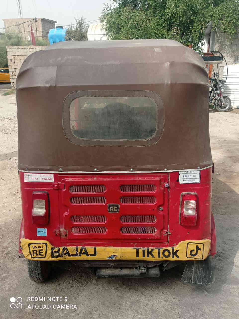 سلام وعليكم تكتك للبيع موديل 18اوراق كامله سعر 3و200 مكان ديالى بلدروز رقم ***********
