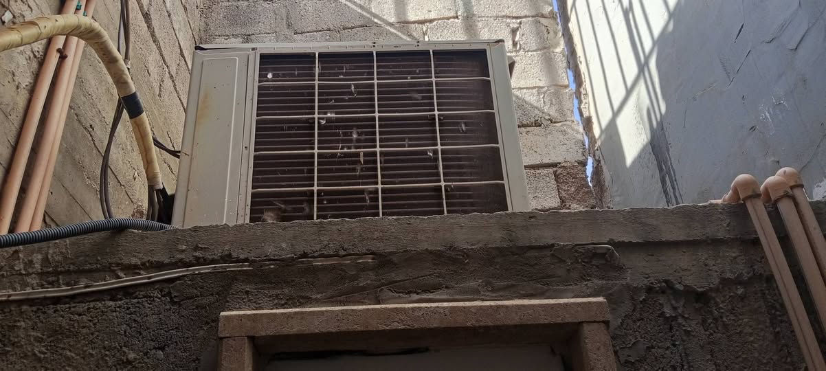 للبيع سبلت ال جي طنين السعر 250 للستفسار اتصل ***********
