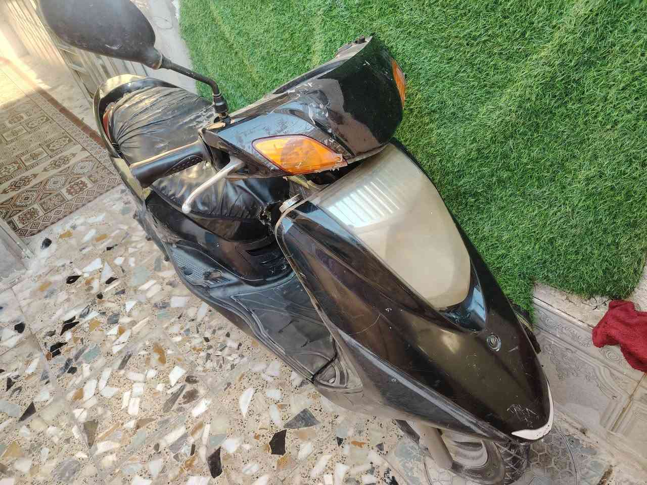 السلام عليكم دراجه بريز للبيع دراجه شغاله بس كايمه دخن ابيع كوم حديد كوم حديد تجي تشغل وطلع بيهه مكان بغداد مدينه الصدر *********** السعر 200
