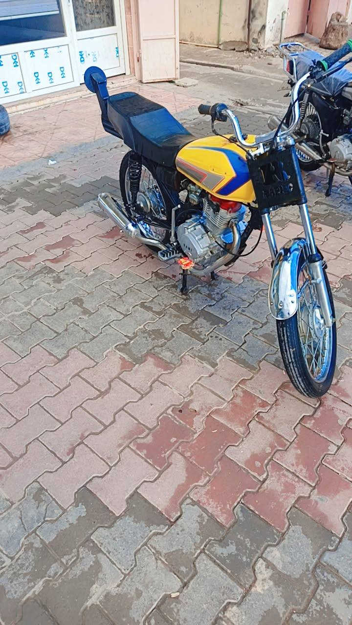 السلام عليكم رياضي للبيع موديل ١٧مكينه ٢٢اي عيب ما بي سعر ٢٥٠ بي مجال مكان ديالى سعديه  ***********
