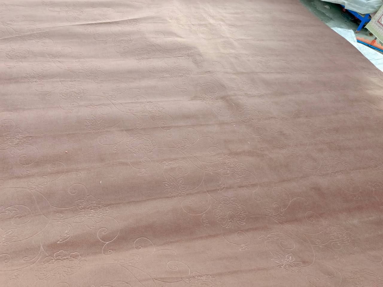 يوجد لدينا كمبار ايراني مستعمل نضافة ١٠٠/٩٠ السعر المتر المربع ١٠٠٠  العنوان موصل باب شمس سوق المحافير مقابل محلات هيوا للموكيت والسجاد  للاتصال ***********
