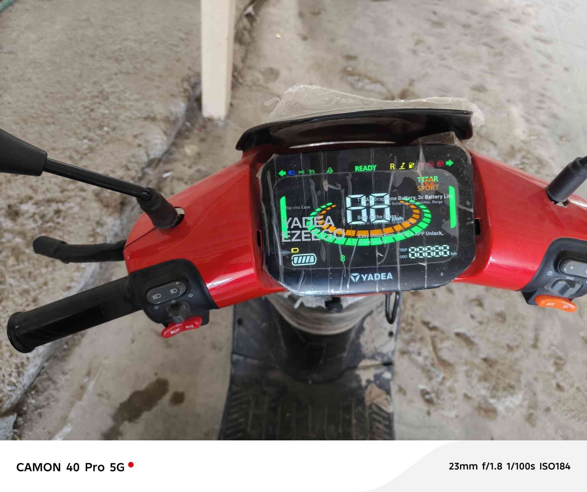 دراجه ياديا ازيكو للبيع دراجه فول
بطارية 38امبير 72فولت 
ملف. 2400....3000
دراجه مفولة أمانة الله بس متوازي على فلوس أريد تبيعه
لحد يعامل سعر 950 الشراي

***********
***********
