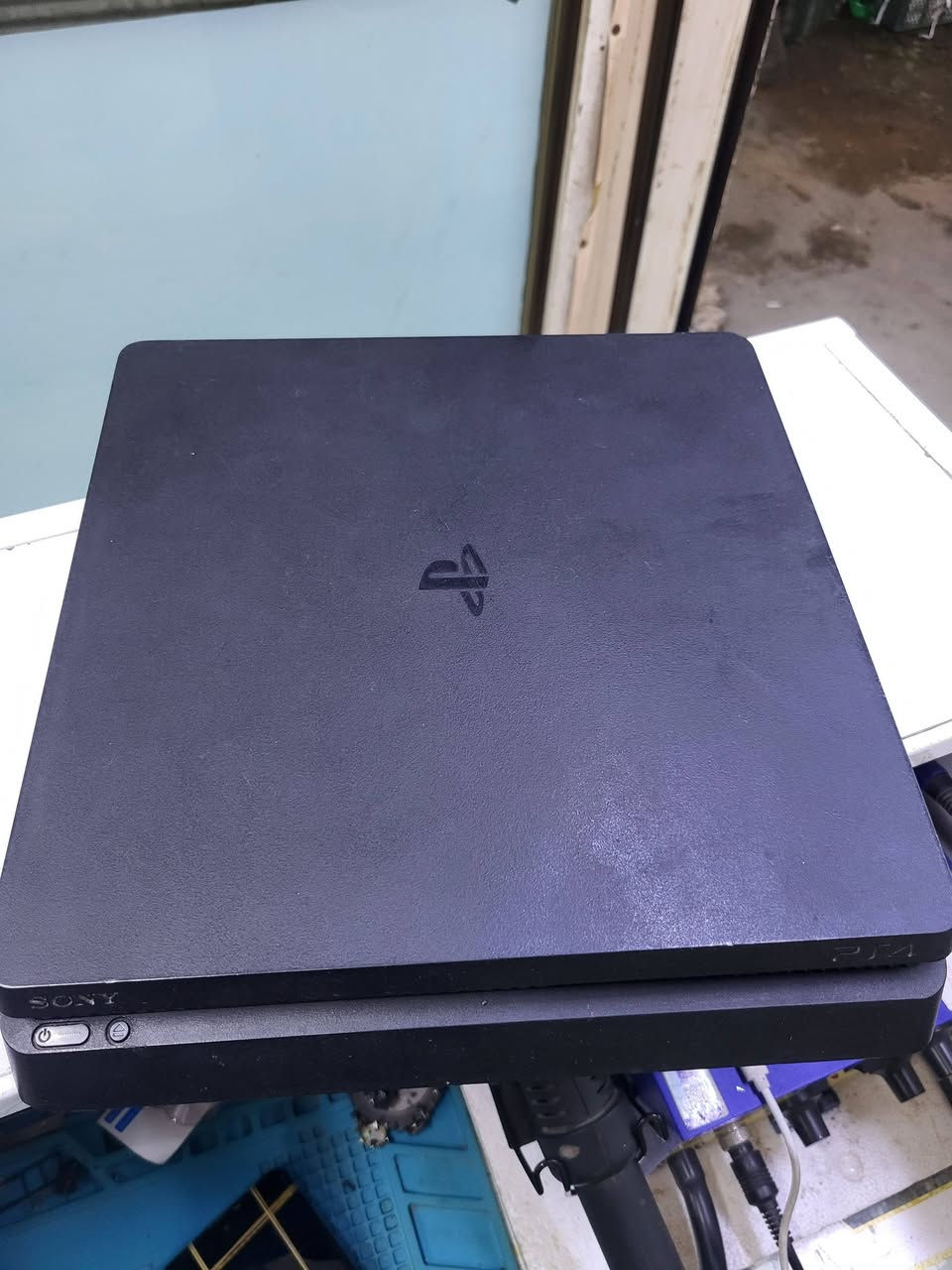 بلي4 للبيع شغال وعالفحص بي مجموعه العاب محمله وقرصgta جديد ويا جوستك وحده 
سعر175
***********
شعب
