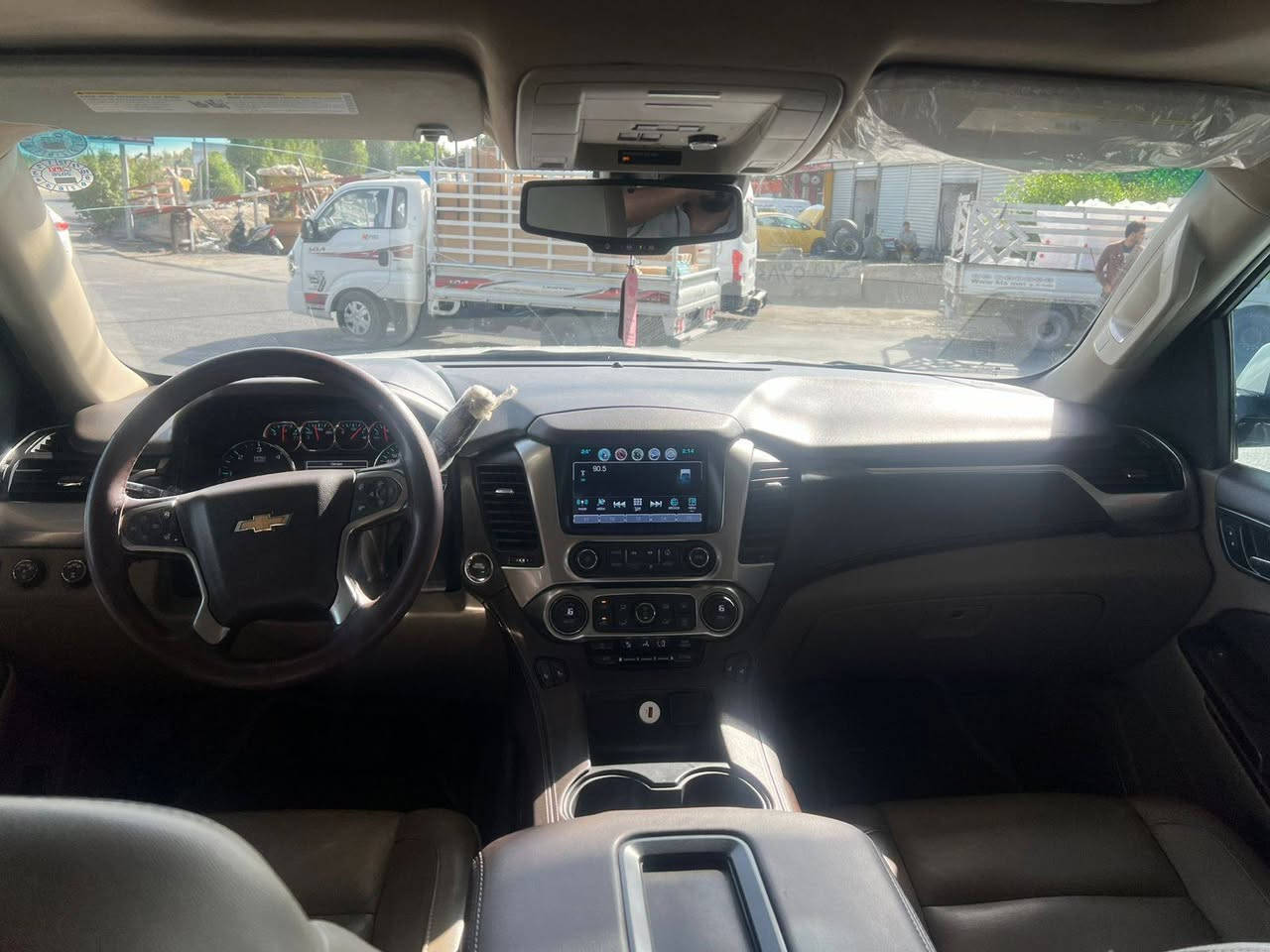 السلام عليكم تاهو موديل 2019 فول موصفات ماشيه 108 كيلو 
بيه بابين جهت اليمنه كلير بأمريكا 
اوبيه جاملغ اوبنيد مبدلات نفس الون اورصعه بل قماره راجعه بارد 
السعر 315 اوبيه مجال 
العنوان بياع حي الاعلام ***********
