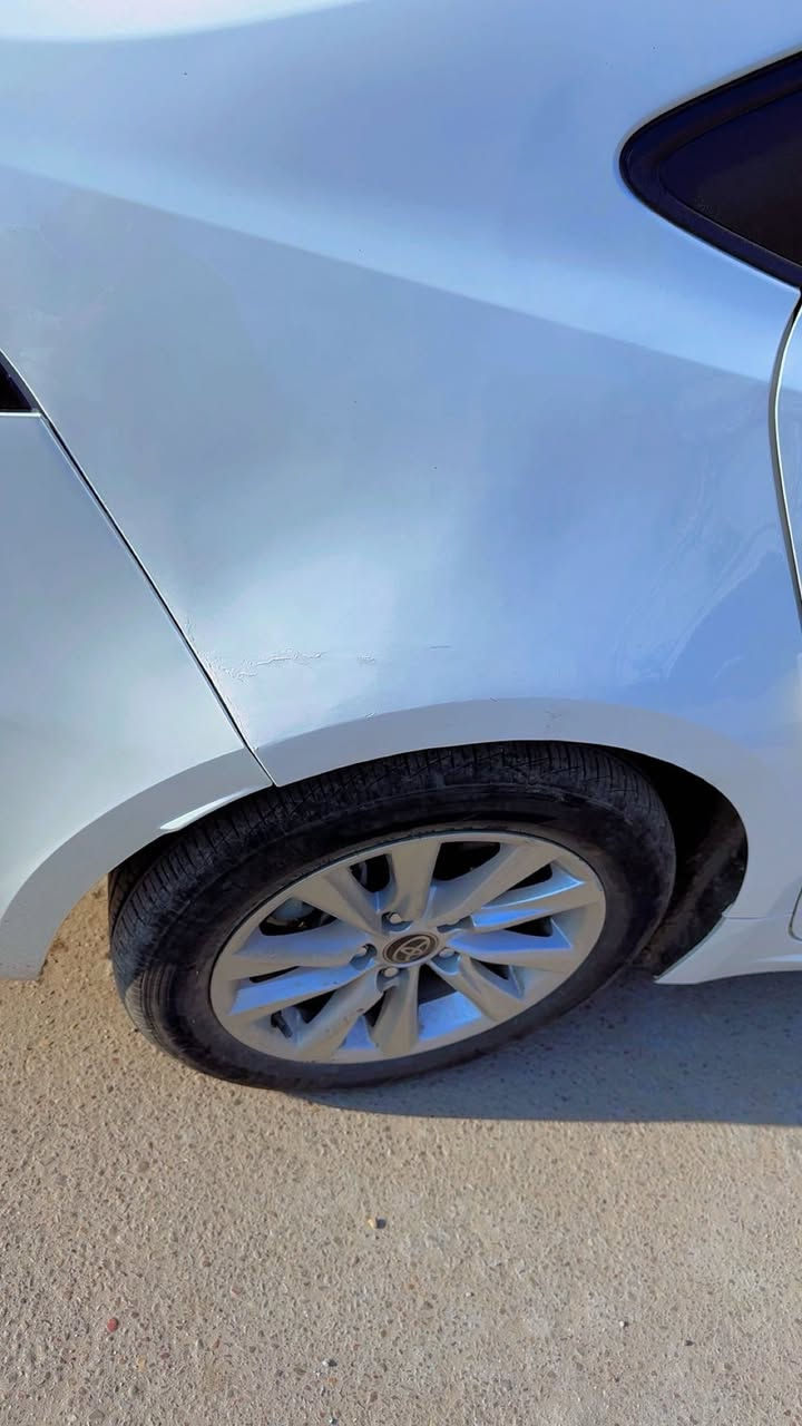 السلام عليكم كورلا للبيع موديل 2025 ماشيه 7 الف زيرو  فول السياره فتحه بصمه السياره بيها فقط بارد بسيط  جاملغ خلفي عكس السايق الجاملغ رجع على البارد والدعاميه الخلفيه تبدلت لان نكسرت الباقي مكفوله مكان السياره حي الجهاد *********** سعر 149 وبيها مجال
