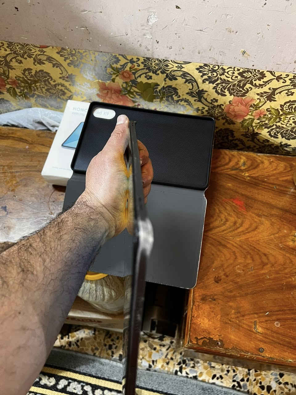 تابلت Honor Pad X9 للبيع
ذاكرة 128 GB 
مستخدم كامل ملحقاته 
السعر 150,000 الف دينار 
العنوان بغداد حي اور ام الكبر و الغزلان او جميلة شارع الركن الابيض او كرادة مريم ..
هاتف ***********
