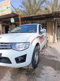 مستبوشي L200 موديل ٢٠١٠ رقم انكليزي قادسيه حادثه باب جنطه و صبغ باب ال...