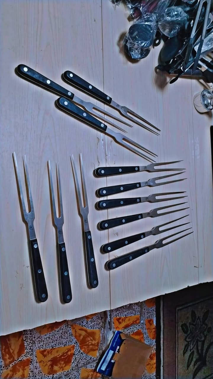 شلعه ١٩ منگاش
١٢ سيخ شوي
تقريبا ٧٢ او ٨٢ قطعه سليكون
تقريبا ٣٥ مكساره
و ٢ چمچه و ٢ مال سليكون
المهتم يقيم


**إذا كنت صاحب هذا الإعلان وتريد حذفه لأي سبب، رجاءا أرسل رسالة إلى الدعم الفني**