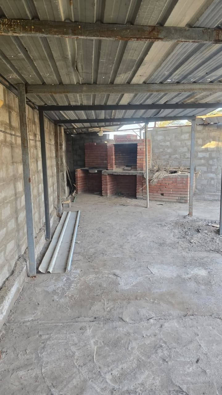 توفر عدنه شاليه  معه دار ستراحه صغير المساحة 950متر نوع العقار طابو مالك صرف زراعي عراقي وكاله مكاتبه ونسخه من الطابو عرض شارع 8متر  العنوان بصره أبي الخصيب باب طويل قرب حسينيه الكعبي شاليه مرتب ينباع هو وملحقاته  سعر 175مليون وبيه مجال الاستفسار اتصل أو وتساب ***********
