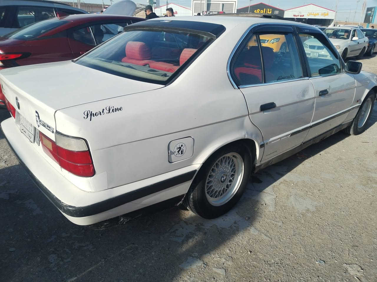 سلام عليكم بي ام 525 رقم كركوك مسكر لون ابيض بدون صبغ كير عادي موديل 89 محدث 93   سعر 55 بي مجال عنوان حويجه ***********
