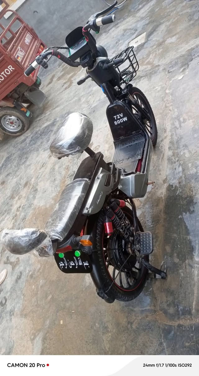 السلام عليكم
للبيع او مراوس 
دراجه شحن نوعيه(دراجات بغداد) 6 بطاريات يقرن 10 كهربائيات كلها شغاله بصمه تشغيل عن بعد جهاز انذار مانع للسرقه اربع سرع لايت زنون اشاير شغاله سماعه بالشاشه MB3 مكاني فلوجه رقم الهاتف الاثير بي واتساب ***********~*********** السعر 250 وبي مجال
