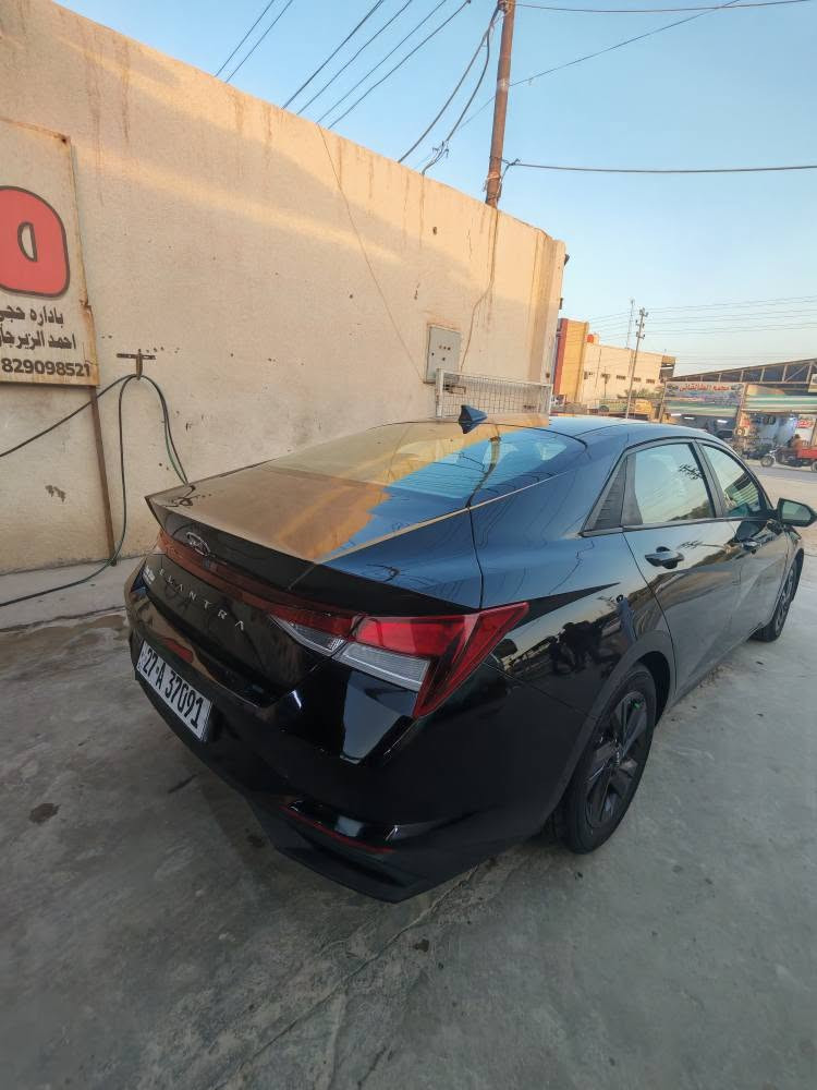 🔰 هيونداي النترا 2023 SEL
🔸وارد أمريكي (سرقة جامغات اثنين وبنيد اماميات)
بدون حادث رقم ذي قار

🟠  المواصفات
• المحرك: 2000 (2.0L) اقتصادي وقوي
•
•  (لوحة التبريد الأمامية كاملة رقمية).
• ⁠شاشة الوسط: لمس كبيرة تدعم آيفون وأندرويد (Wireless).
• ⁠التشغيل: بصمة تشغيل + بصمة أبواب + تشغيل عن بعد+دخول ذكي

✅ الأنظمة والمميزات:
• رادارات: رادار جانبي (نقطة عمياء)، رادار تحديد مسار، رادار مانع تصادم.
• كاميرا: كاميرا خلفية دوارة عالية الدقة.
• القيادة: نظام Drive Mode (اقتصادي، رياضي، عادي).
الويل:  SEL بلاد.
• التبريد: جيد جداً (قطعة وحدة).
ماشية 31 الف فقط وبانزين كله محسن 

📝 منظومة عدسات لد جديدة
مكان السيارة ناصرية وبأسمي *********** ناصرية, ذي قار
