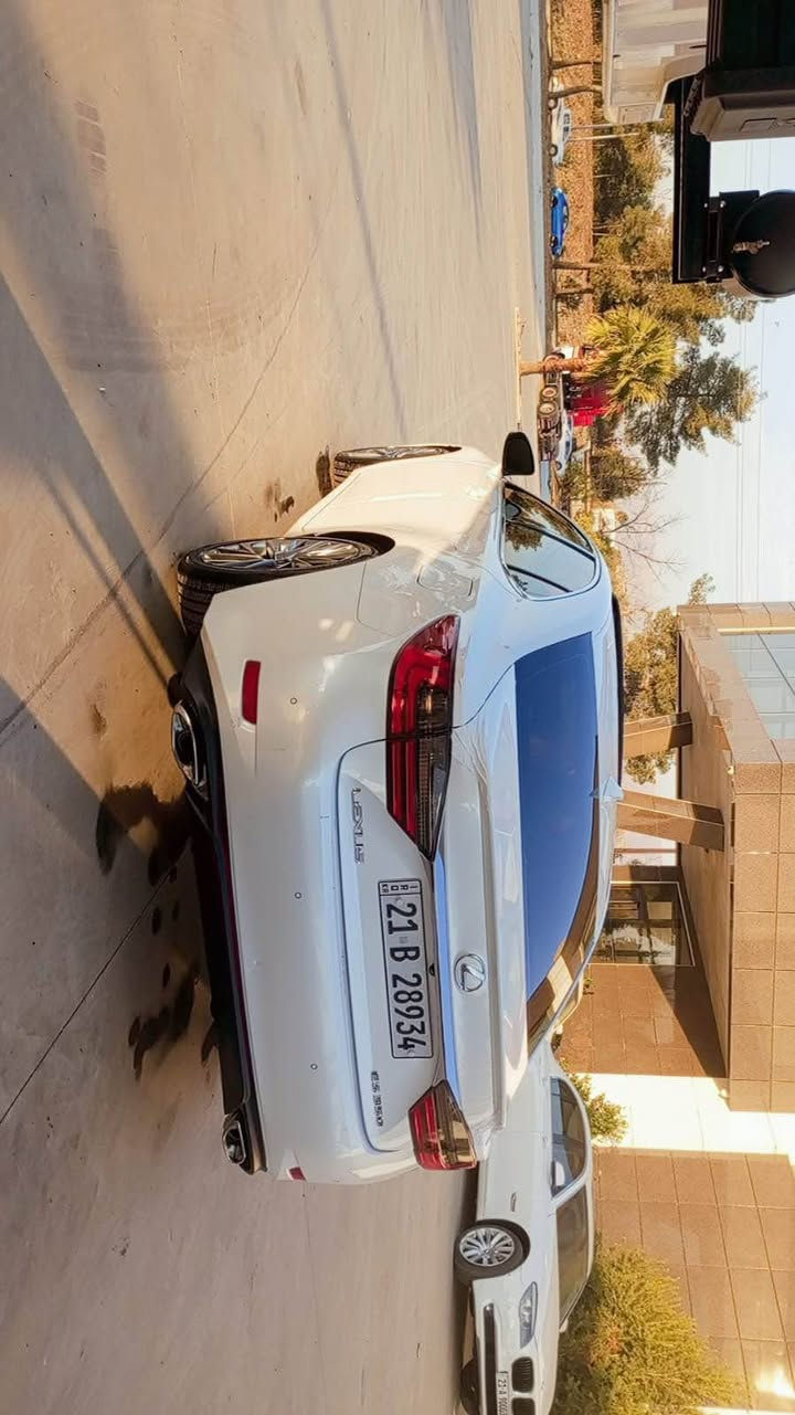 ليگزز موديل ٢٠١٦ ئه مريكي به كلين داخل بووه ٨٥ مايل روشتوه گيرو مه كينه و ته قه و ره قه ي به شه رت يه ك چاملغي بوياخه يه ك په له ساردي بچوكي هه يه  200 مه عمه له يه كي كه م  *********** السليمانية, العراق
