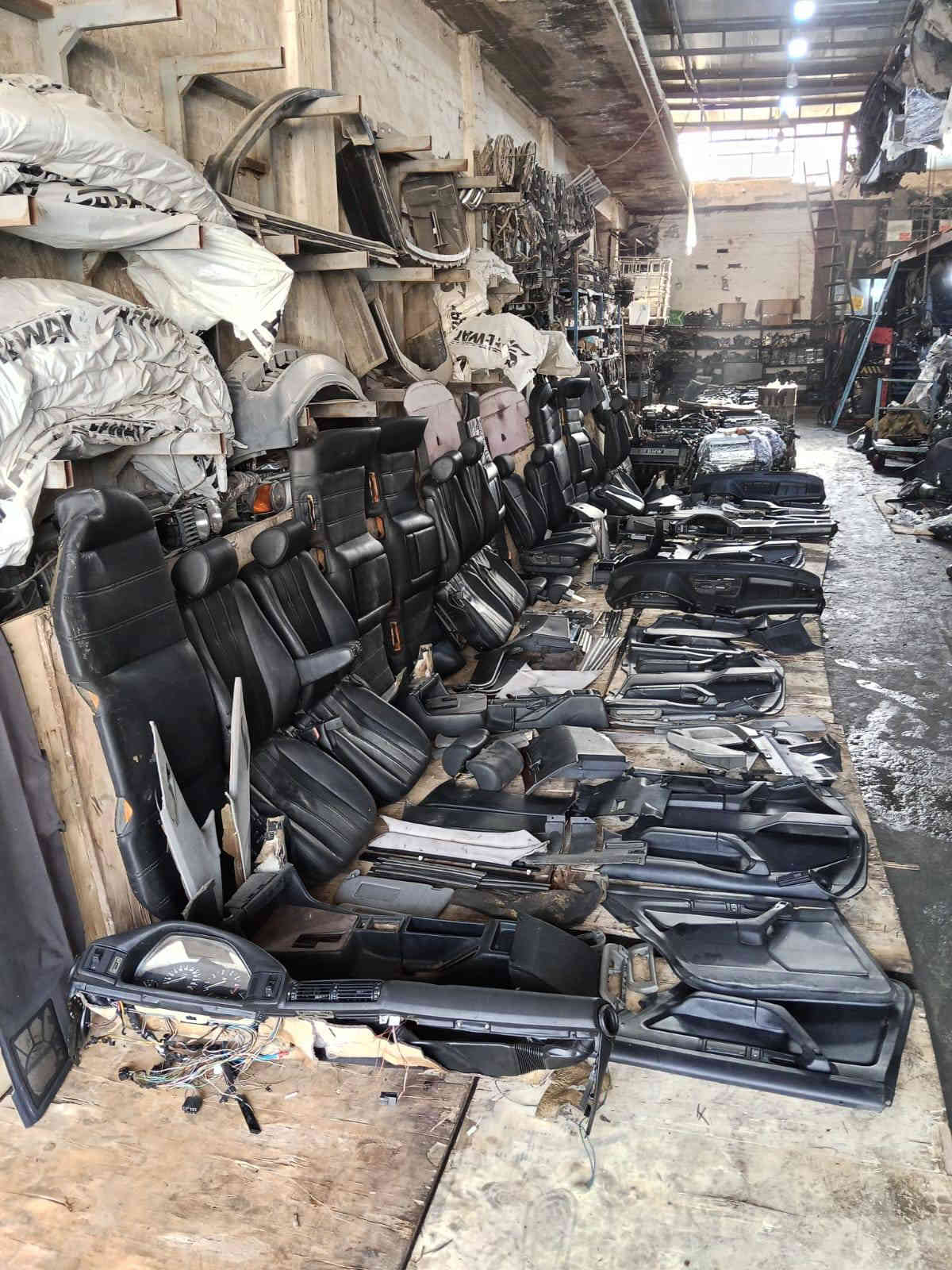 لسلام عليكم 
غرف 500 بدي قديم 

العنوان الحله الحي الصناعي الشارع العام 

***********
