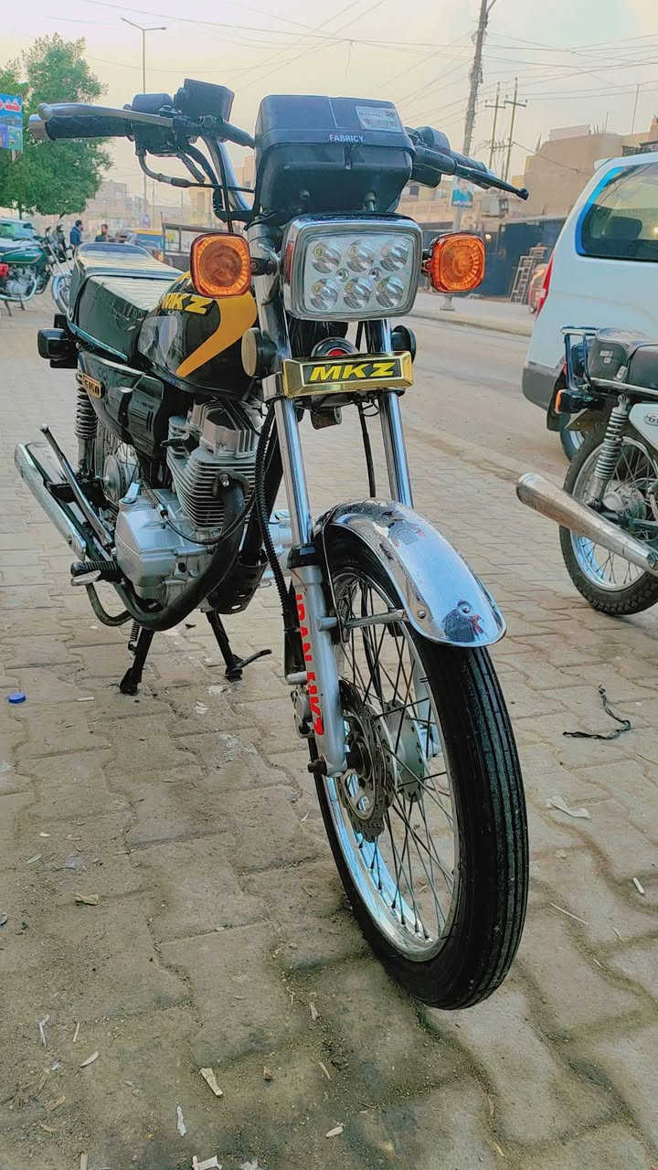 السلام عليكم دراجه مال ايران امكي زت مكينه 150 السعر 900 وبيهه مجال للستفسار ***********
