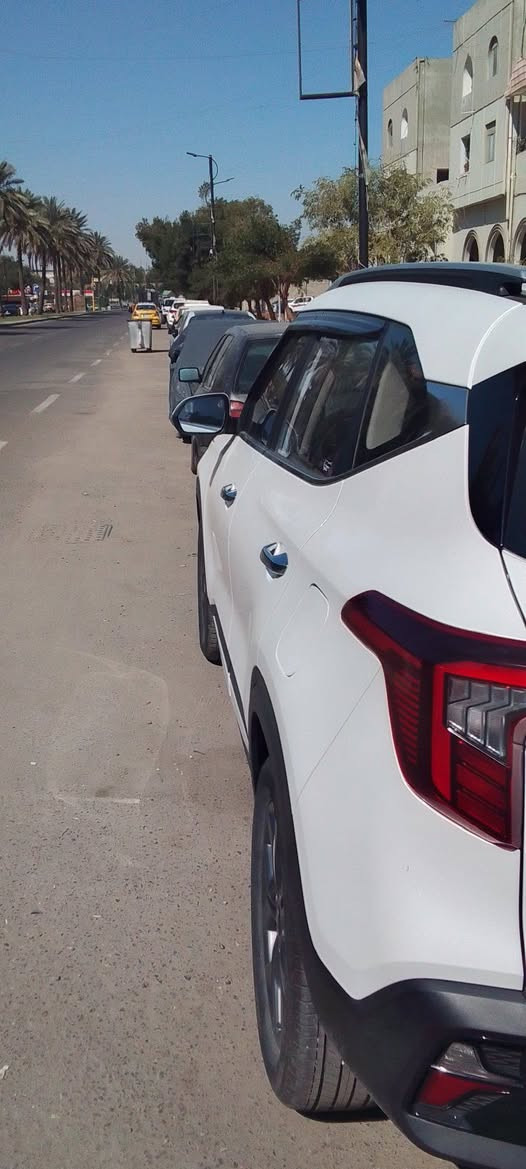 السلام عليكم للبيع
كيا سيلتوس خليجي 
ابيض صدفي
كفالة عامة بأسمي
ماشية 8000
محرك 1500 دبل نوزل
حساسات أمامي خلفي 
كامرة دوارة 
 بغداد السعر 178 ورقة  
للاتصال ***********
