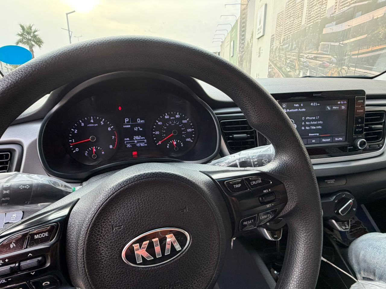 كيا ريو 2019 
سياره حادث قبغ جنطه مبدل
 لايحه شوي من الحوض بدون ايرباك 
ماشيه 48 كير مكينه مكفول 
مكينه 1600 gdi
سعر 115 وبيها مجال
مكان السياره بغداد الغزاليه 
***********
***********
