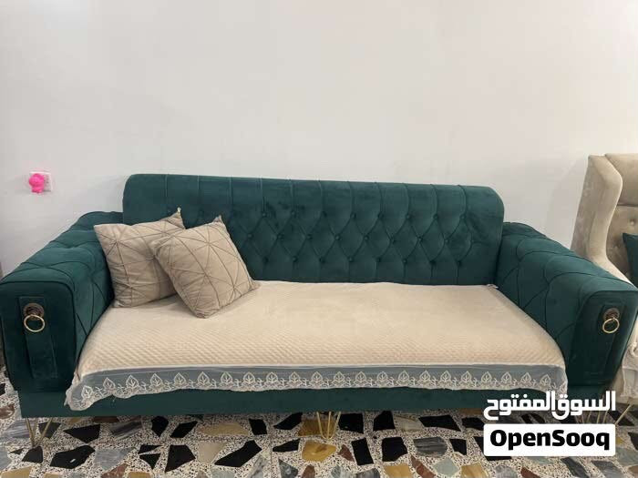 تخم نظيف بي ملاحظات بسيطة سعره ٤٠٠ الف 
الميز طعام سعره ١٥٠ 
***********
