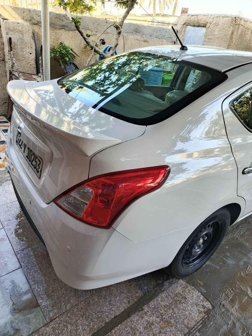 السلام عليكم نيسان سني موديل  2025(السعر 122ورقه)(مكفوله كفاله عامه كير ومكينه على وضع الشركه ) ماعدى شبر صبغ جوه الباب الصدر أثر الرصيف (((ول السونار بالمنشور)))ماشيه (42 ألف)رقم أربيل وكالة عامه بسمي ((مكاني بابل الحله))رقم ***********
