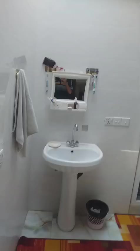 السلام عليكم ورحمة الله وبركاته
بيت مؤثث للبيع يباع مع الأثاث مساحة البناء 200م بالإضافة إلى بستان خلفي بمساحة 500م في مركز مدينة شقلاوه منطقة سفين وعلى سفح جبل سفين وبسعر 36.500 $3شدات و65ورقه وقابل للتفاوض الدار رقم بلدية فاتورة الماء والكهرباء بأسم صاحب البيت


**إذا كنت صاحب هذا الإعلان وتريد حذفه لأي سبب، رجاءا أرسل رسالة إلى الدعم الفني**