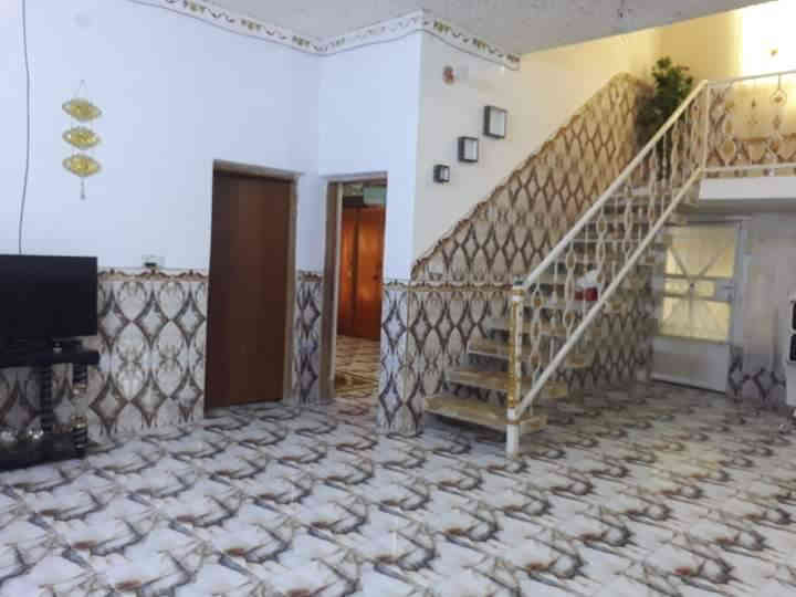 السلام عليكم بيت للبيع موقع مميز وحلو والبيت مرتب على اخر حبايه مساحه البيت 361
3 غرف نوم 5×4
هول 5×5
استقبال4×8
مطبخ4×5
صحيات داخلية و خارجيه
الموقع السايلو شارع البزل اول كنطره للاستفسار اكثر اتصل على الارقام التاليه وتاخذ العيون وياهن *********** فقط اتصال
فقط واتساب ***********
