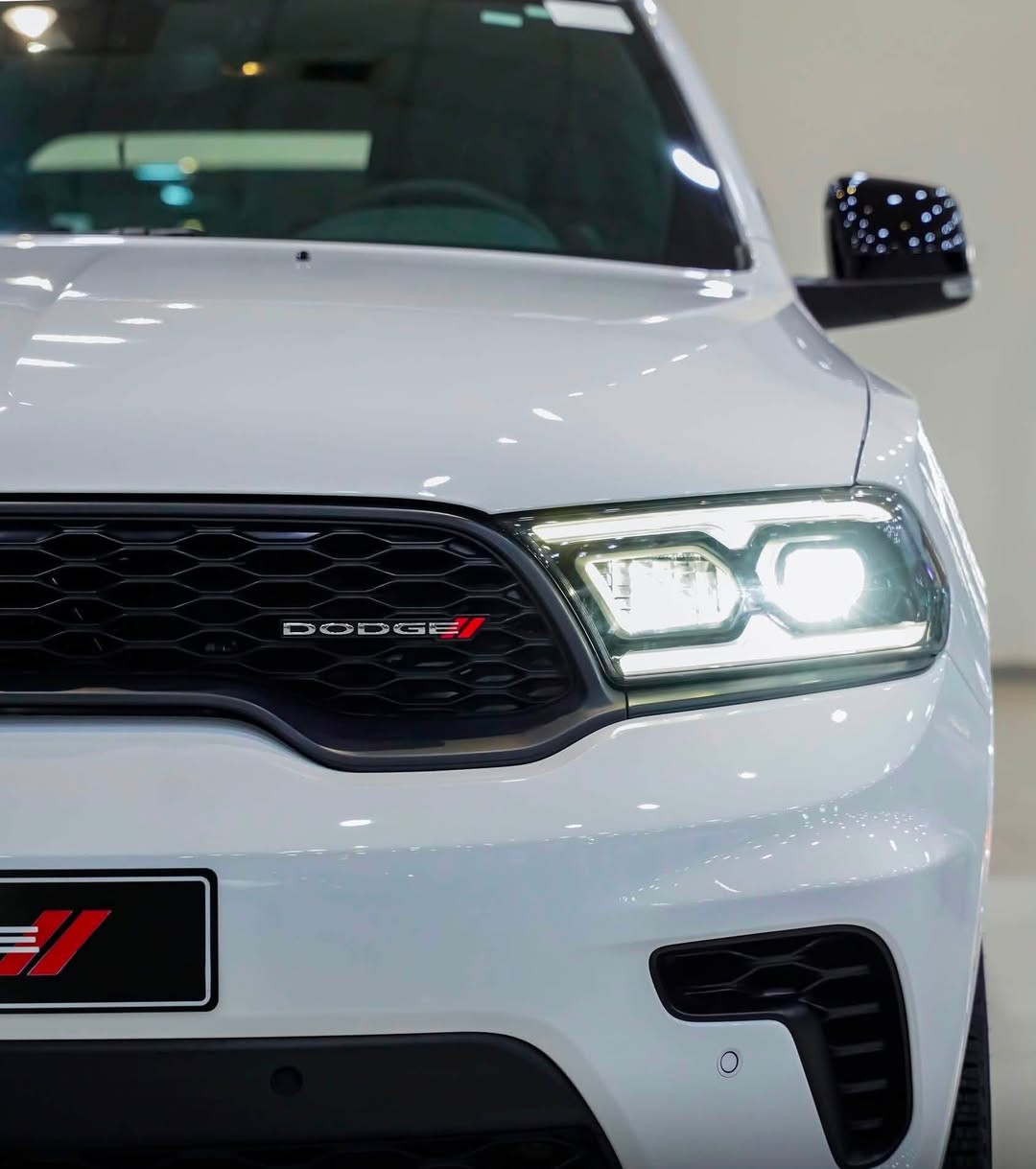 Durango - GT … V6 
2025
ZERO
السعر بدون رقم : 57،500،000 دع

🔻المواصفات :
دوج دورانكو دورانجو G/T بريميوم 4x4
الموديل: 2025 (خليجي)
العداد: صفر كيلو متر (زيرو)
المحرك: 3.6 لتر 6 سلندر
القوة الحصانية: 295 
عزم الدوران (نيوتن-م): 353 
ناقل الحركة: 8 سرعات
المواصفات :
*فتحة سقف كهربائية
*ويل قياس 20 انج 
*صندوق كهربائي 
*شاشة لمس قياس 10.1 انج مع نظام ملاحة
*رادار تفاعلي مع خاصية التوقف والانطلاق
*حساسات امامية وخلفية
*كاميرا خلفية
*نقطة عمياء
*مانع تصادم خلفي
*تحذير الخروج من المسار
*مرآة تعتيم ذاتي
*مقاعد من الجلد الفاخر
*مقاعد امامية كهربائية 
*مقاعد امامية مبردة ومدفئة
*مقاعد خلفية مدفئة
*مقعد السائق ذاكرة
*مكيف الهواء مع تحكم 3 مناطق 
*نظام ابل كار بلاى و اندرويد اوتو لاسلكي
*دخول ذكي (بصمة)
*نظام التشغيل عن بُعد
*مصابيح أمامية أوتوماتيكية مع مصابيح نهارية LED 
*المرايا الخارجية ذاكرة
*مرايا خارجية مدفئة
*وسائد هوائية أمامية و وسائد هوائية جانبية و خلفية

لمزيد من المعلومات زورونا  
لمعرضنا الكائن في بغداد - معارض البياع - الشارع الاول - معرض الرشيد المركزي خلف مرآب البياع 
او الأتصال على الارقام التالية :

***********
