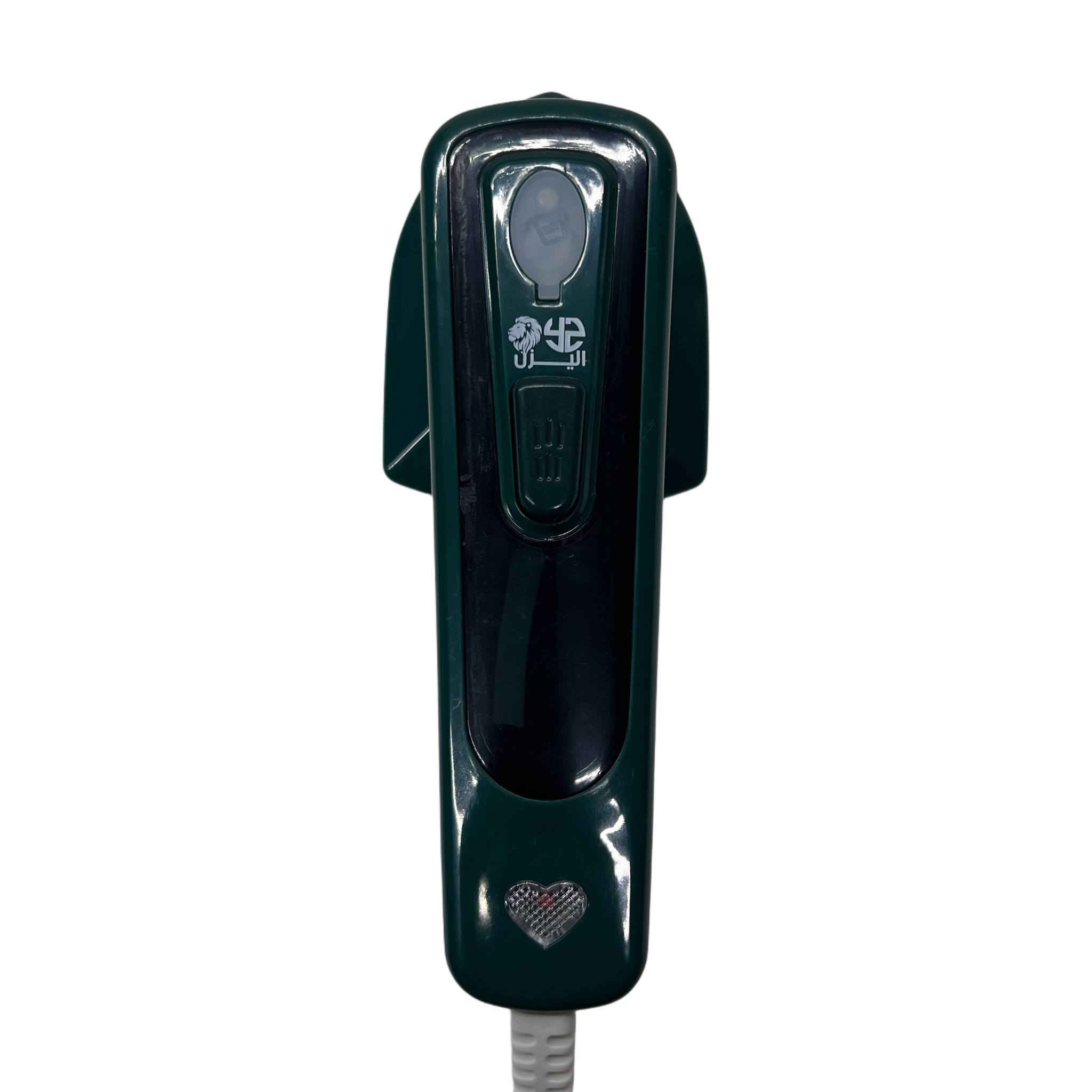 مكواة بخارية محمولة صغيرة "سيلفرز كريست" هي رفيقك المثالي للحصول على ملابس أنيقة أينما كنت.
يجمع بين الأداء القوي والتصميم المدمج ليمنحك تجربة كي سريعة ومريحة في المنزل أو أثناء السفر.

صغيرة ومريحة: بفضل تصميمها بحجم راحة اليد، يسهل حملها وتخزينها في حقيبة السفر أو حتى في الأدراج الصغيرة، مما يجعلها مثالية للرحلات والسفرات السريعة.

كي جاف ورطب: يمكن استخدامها للكي بالبخار أو الكي الجاف، مما يوفر المرونة اللازمة للتعامل مع مختلف أنواع الأقمشة.

لوح من التيتانيوم: تتميز بقاعدة كي كبيرة وناعمة مصنوعة من التيتانيوم، توفر توزيعًا متساويًا للحرارة وتنزلق بسلاسة على الأقمشة دون الإضرار بها.

مقبض مُصمم هندسيًا: المقبض المريح يضمن قبضة مريحة وتحكمًا سهلاً أثناء الاستخدام، مما يقلل من إجهاد اليد.

تسخين سريع: تسخن المكواة بسرعة، مما يوفر لك وقتًا ثمينًا عند الحاجة إلى كي مستعجل للملابس.

الجهد المقدر: 220 فولت

التردد المقدر: 50 هرتز

الطاقة المقدرة: 30 واط

هذه المكواة توفر حلول كي فعالة وعملية، وتضمن لك مظهرًا أنيقًا في أي وقت وبأقل جهد ممكن.


**إذا كنت صاحب هذا الإعلان وتريد حذفه لأي سبب، رجاءا أرسل رسالة إلى الدعم الفني**