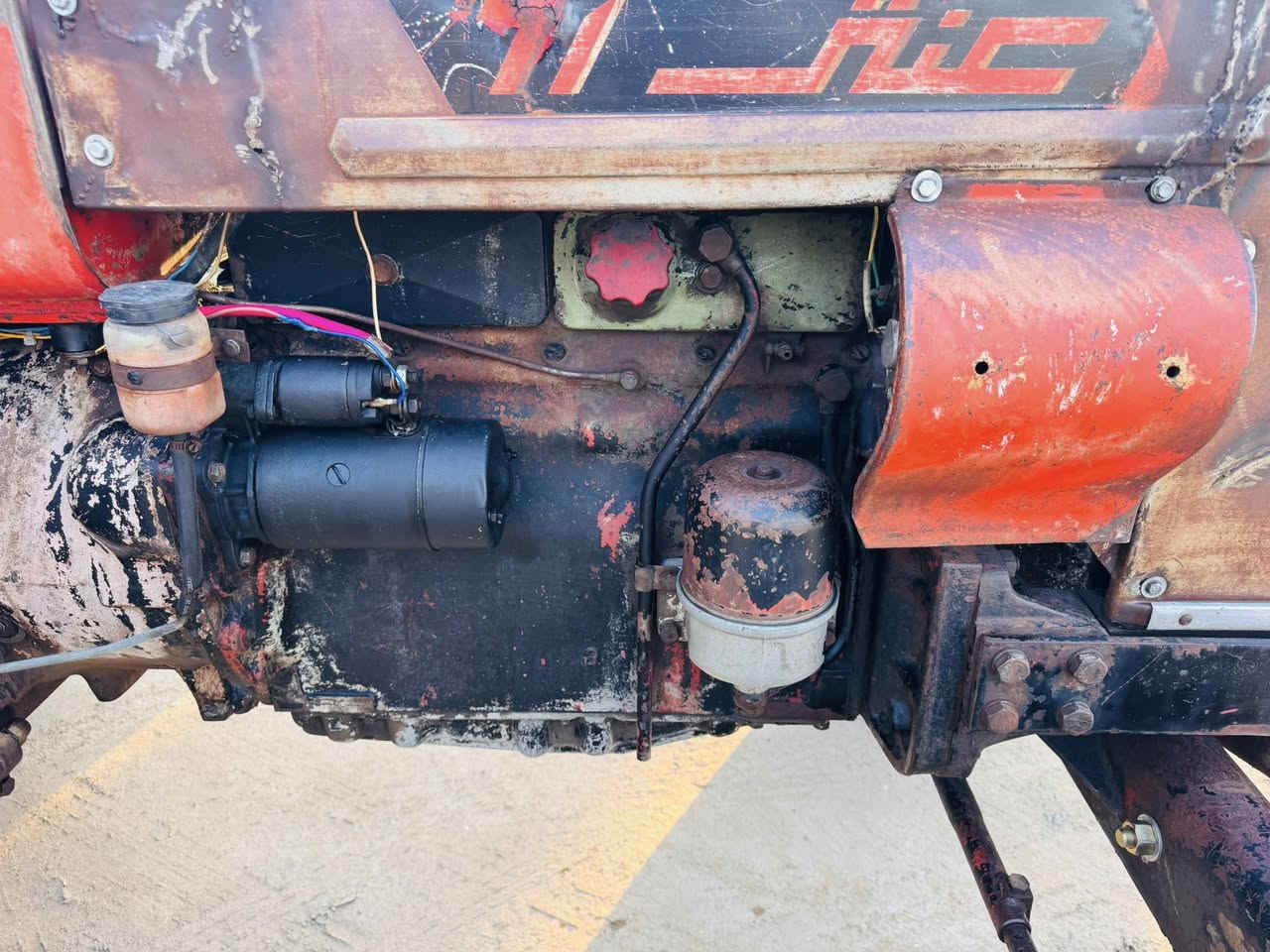 السلام عليكم للبيع مكينه عنتر موديل 1986رقم كربلاء تحويل مباشر جاهزه ونضيفه مكانه كربلاء الحسينية سعر سته مليون 
***********
