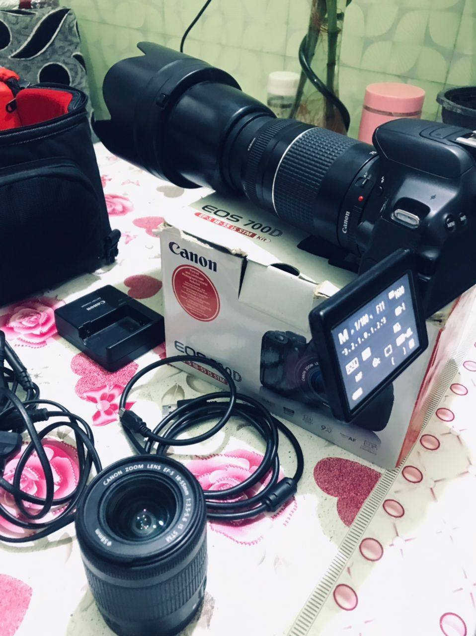 كامره للبيع خاص او اتصل ***********
📷 Canon EOS 700D
ويّا عدسة EF-S 18-55mm IS STM
🔹 مواصفات الكامرة:
🔸 الدقة: 18 ميگابكسل (حساس APS-C)
🔸 معالج: DIGIC 5
🔸 ISO: من 100 إلى 12800 (يوصل 25600)
🔸 تصوير متتابع: 5 صور بالثانية
🔸 نقاط فوكس: 9 نقاط (كلها كروس)
🔸 شاشة: 3 إنج لمس، متحركة بالكامل (تقلب)
🔸 فيديو: Full HD 1080p
🔸 فلاش مدمج
🔸 تخزين: SD كارت
🔹 مواصفات العدسة (18-55mm STM):
🔸 مناسبة تصوير عام (ناس، طبيعة، فيديو)
🔸 بيها مثبت اهتزاز IS
🔸 تركيز هادئ وسلس للفيديو (STM)

