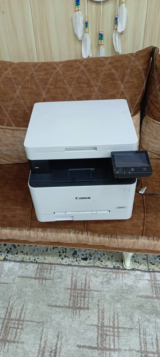 طابعة مستعملة سيت واحد خلص وأريد ابيعها أخت الجديدة

