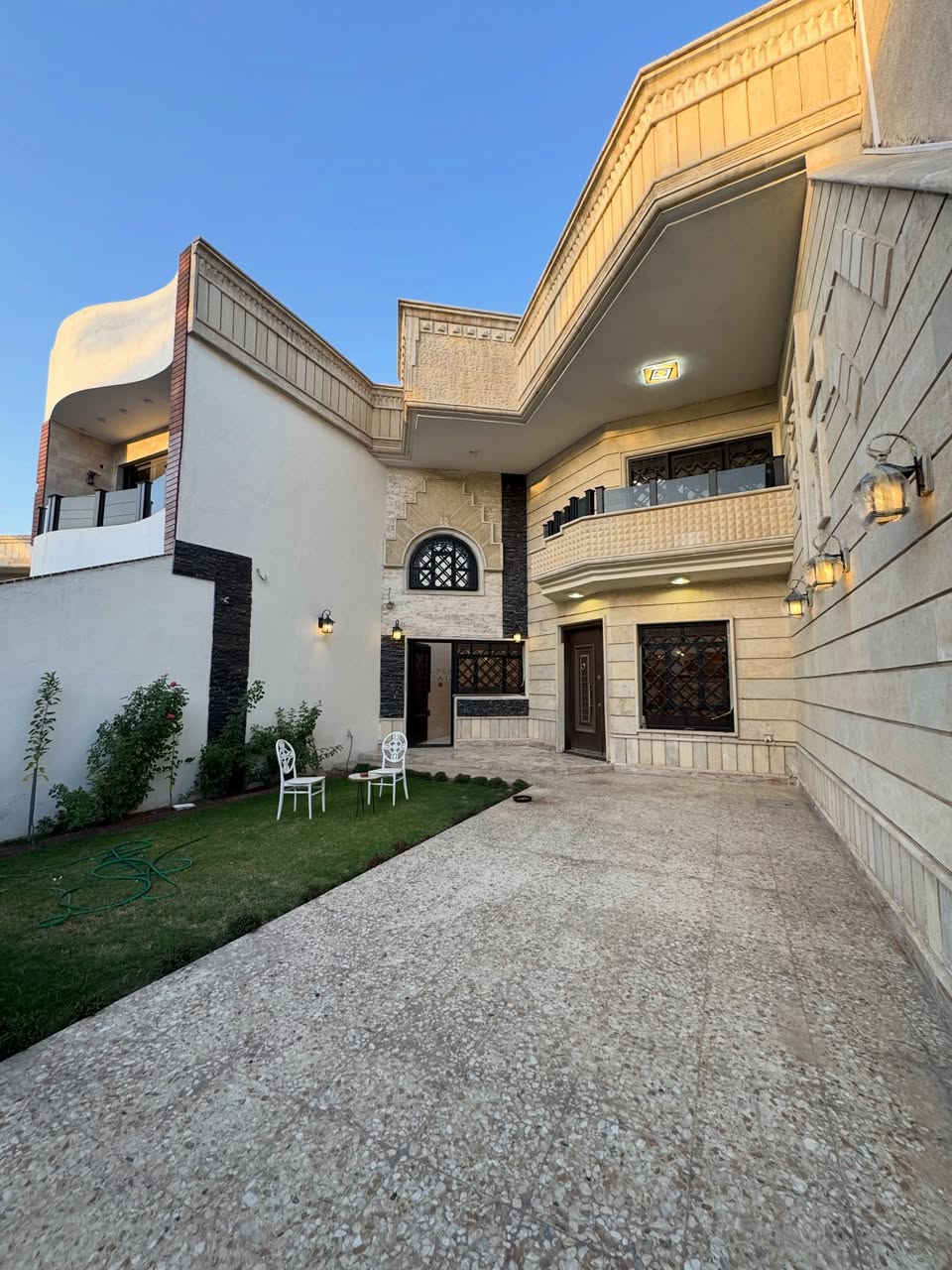 الاستقرار هو المستقبل في كل عقار 👍

حصراً لدى شركتنا ✔️

🏡 منزل للبيع – موقع مميز جداً في السيدية ✅

المساحة: 200 م²
الواجهة: 8 م

مواصفات المنزل:
 • 4 غرف نوم (1 سويت)
 • استقبال
 • مطبخ
 • هول حولي
 • خدمات في كل طابق
 • كراج كبير
 • حديقة كبيرة

🔶 التعامل مباشرةً مع صاحب العقار

العنوان:
بغداد – السيدية – مربع الضباط – خلف شارع الخيزران التجاري

للاستفسار والتواصل:
📲 أبو علي الجنابي: ***********
📲 علي الجنابي (أبو همام): ***********

📍 أو زيارة مقر شركة الاستقرار للمقاولات والاستثمار العقاري
السيدية – شارع الضباط التجاري – قرب دائرة الكهرباء
