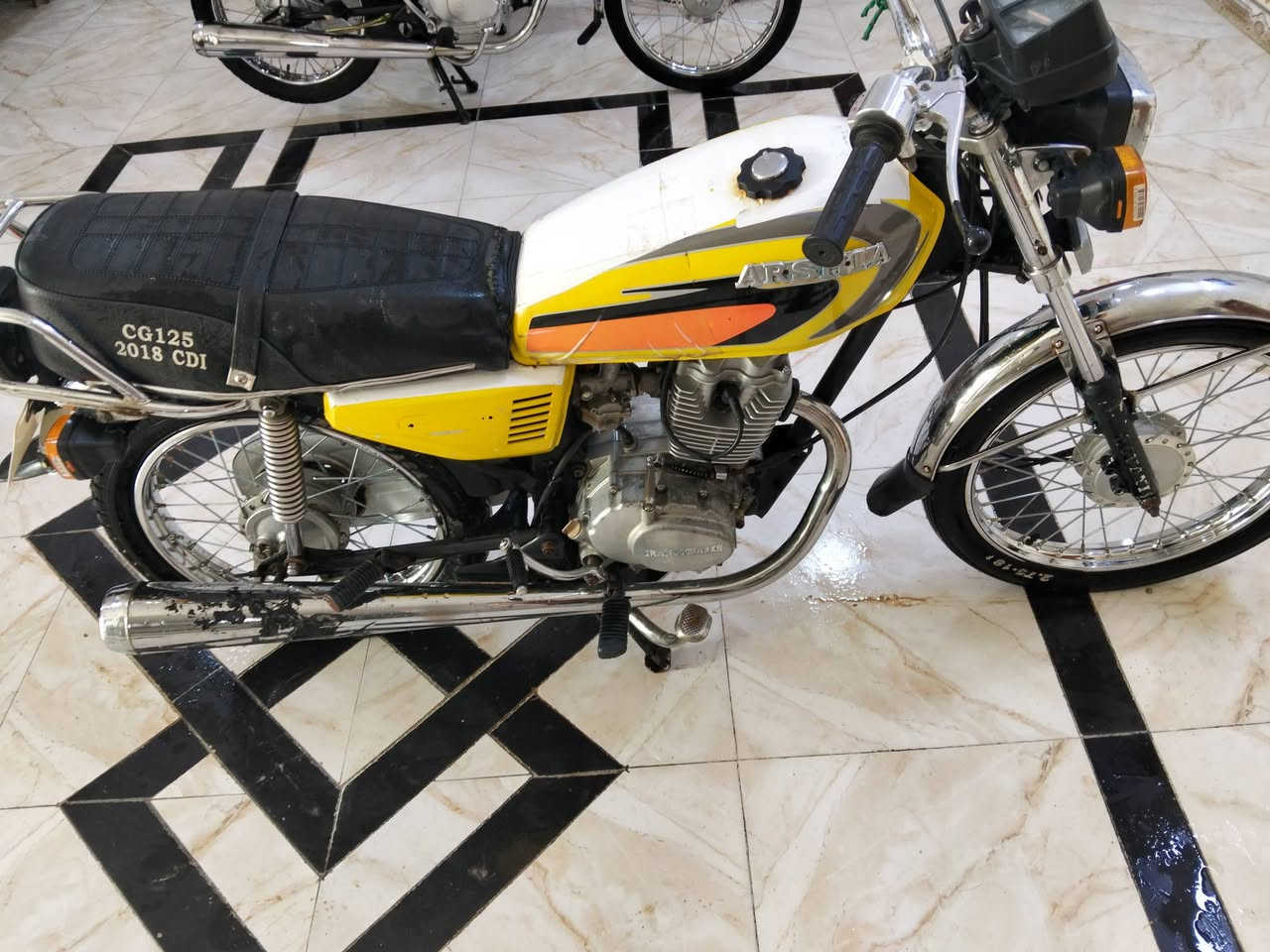 ارشا للبيع موديل 2013دراجه جديده بعدها على بلادها أوراق اصولي شرط بعدهن بجيسهن دراجة حلوه كلش كلها شغاله عنوان واسط قضاء بدره للاستفسار ***********
