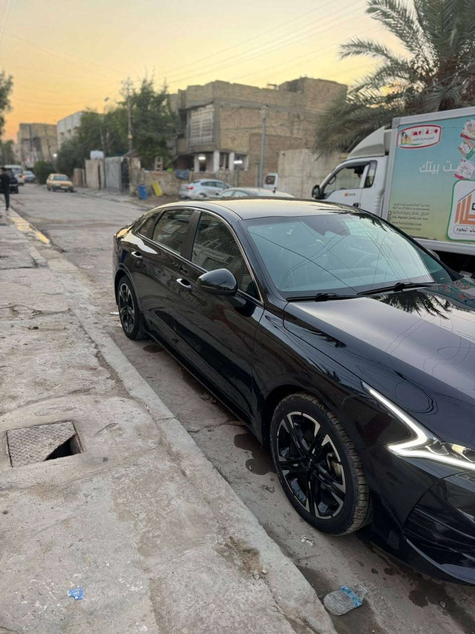 السلام عليكم k5 موديل ٢٣ وارد امريكي  السعر ١٤٥ حرة بدون رقم 
مواصفات GT Lien فول ما عدى البانوراما
بصمة تشغيل وأبواب
تشغيل عن بعد
رادار أمامي وخلفي وجانبي
نقطة عمياء 
توقف ذاتي 
تبريد بلادي ثلج 
كشنات جلد
هاند بريك بصمة
٤ وضعيات قيادة 
لايت وبك لايت لد 
ماشية ٦١
حادث جاملغ وباب
العنوان بغداد
***********
