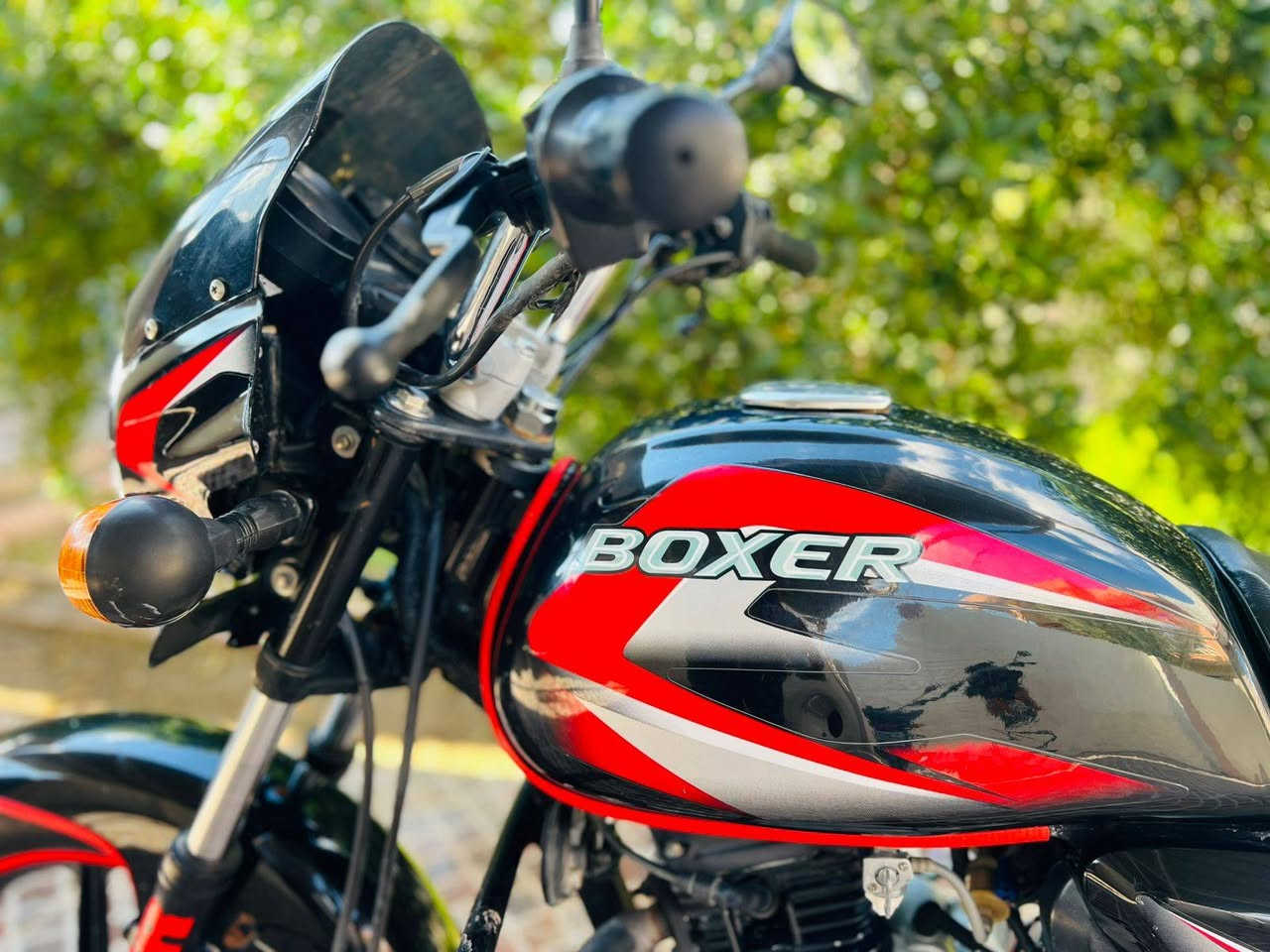 السلام عليكم ورحمة اللّٰه وبركاته
دراجة بوكسر 2020 نازلة 2021 لون أسود وخطها أحمر أوراق أصولية كاملة شرط الترقيم الدراجة نظيفة وعالبلاد 

الدراجة مجفته تجفيت نظيف ويخبل .

سعرها مليون و 50 ألف دينار فقط 

الشراي يتصل أو يراسل واتساب فقط ( *********** )
