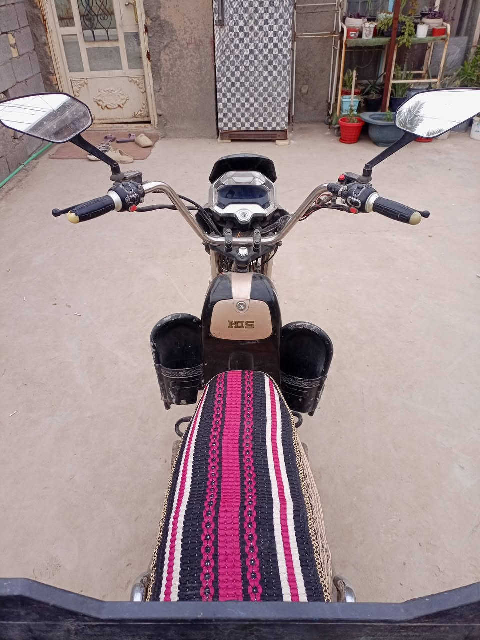 السلام عليكم دراجه شحن موديل 2018 للبيع جديده احلى من صور كامل كهربائيات اشاير مع العلم الدراجه بيه بك بسهوله ترجع السعر 450 وبيه مجال عنواني بغداد ابي غريب ***********
