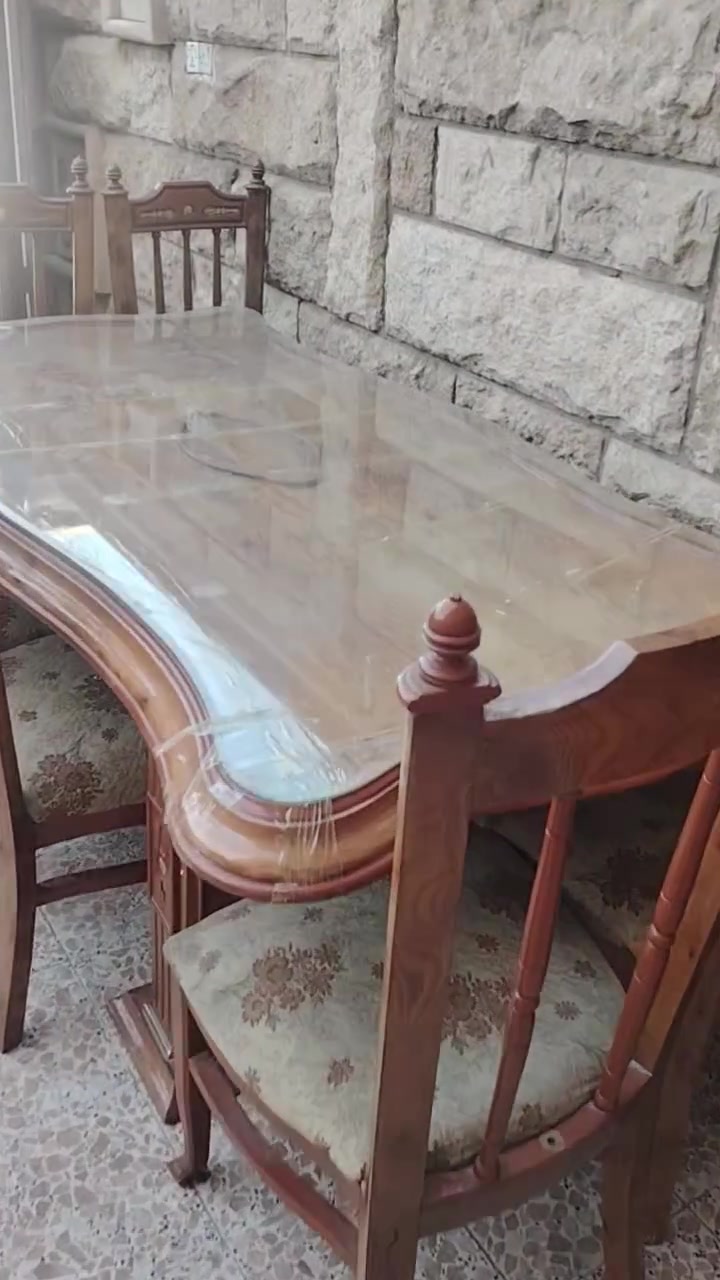طخم خشب صاج ملكي يحتوي على معرض ثلاث طلاقات وميز طعام كبير سعة 10 كراسي بيه نقص 3 كرسي فقط العنوان بغداد الطالبية للآ ستفسار الاتصال او مراسلة واتساب ***********

