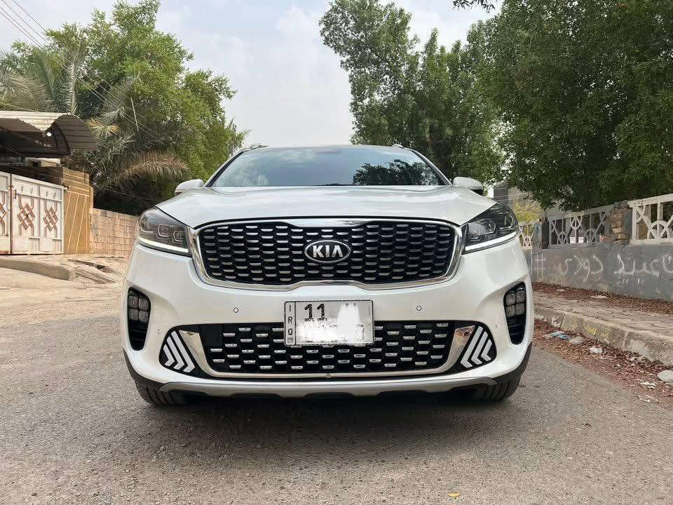 كيا سورنتو خليجي 
رقم بغداد الماني بسمي 
موديل ٢٠٢٠ شكل ال٢٠ 
لون ابيض 
٦ سلندر ٧ راكب 
فوووووول مواصفات بدون فتحة 
بصمتين: تشغيل وتقفيل 
الباب الخلفي كهرباء 
بردات خلفية اصلية 
كشنات جلد اصلي لونين 
كشنات ٢ كهرباء 
شاشة كبيرة اندرويد 
كامرة دوارة اصلية 
حساس امامي وخلفي 
مري شفط مع القفل 
جي : بي: اس: خرائط طرق 
اريل ابيض طيارة 
كيجات السرعة زئبقية 
شاشة الدشبول الكترونية 
تحكم استيرن فول 
حاكية : ابلوتوث: اوكس 
نظام ايكو درايف 
اضواء ترحيب بليدات 
علامة سورنتو بلدوسة 
تبريد ابيانو لمس 
تبريد ٣ قطع ثلج 
مانع انزلاق وانحدار 
شاشة اعطال بلدشبول 
لد امامي وخلفي 
لايت زنون اصلي 
اشاير بلمري 
يدات نيكل اصلي 
ويل اكروم ١٩
تخم تاير جديد لك 
ماشية ٥٥ الف اصلي 
كير ومكينة وصدر وحدادية وتبريدكفالة عامة
كفالة عامة بدون ضربة وتبديل واشخوط وبارد وصبغ حتى الدعاميات كفالة
سيارة جديدة معنى الكلام من زيرو عدنة على ادينة 
سيارة جاهزة مابية اي نقص 
الرقم الدولي الجديد/ هزة جديدة / سنوية جديدة 
كتلوكات الشركة موجودات / البصمة الثانية مستخدمة/
السعر ٢٥٨$
***********
