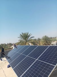 طاقة شمسية • ألواح لونجي ٦٠٥ واط • بطارية ليثيوم ١٥ كيلوواط