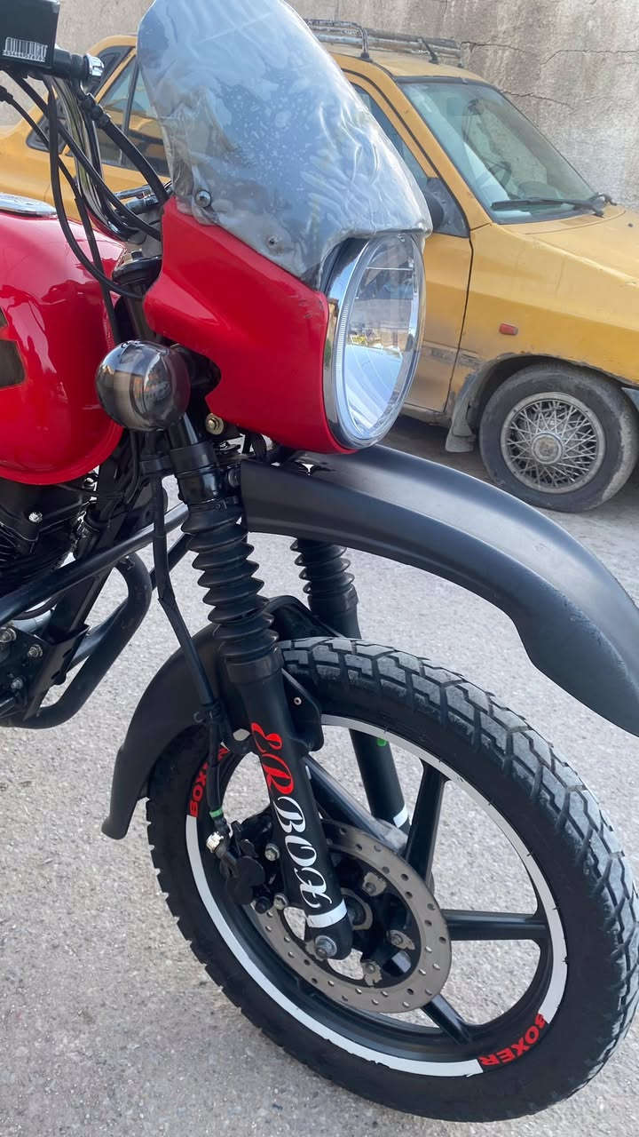 سلام عليكم بوكسر مديل ٢٣ شهر ٣ مرقمه دراجه جاهزه من كلشي مكينه بس مفيلسه  ماشيه ٣٠ الف المكان بغدد البياع سعر ب ثنين  و نص و بيه مجال رقم *********** @
