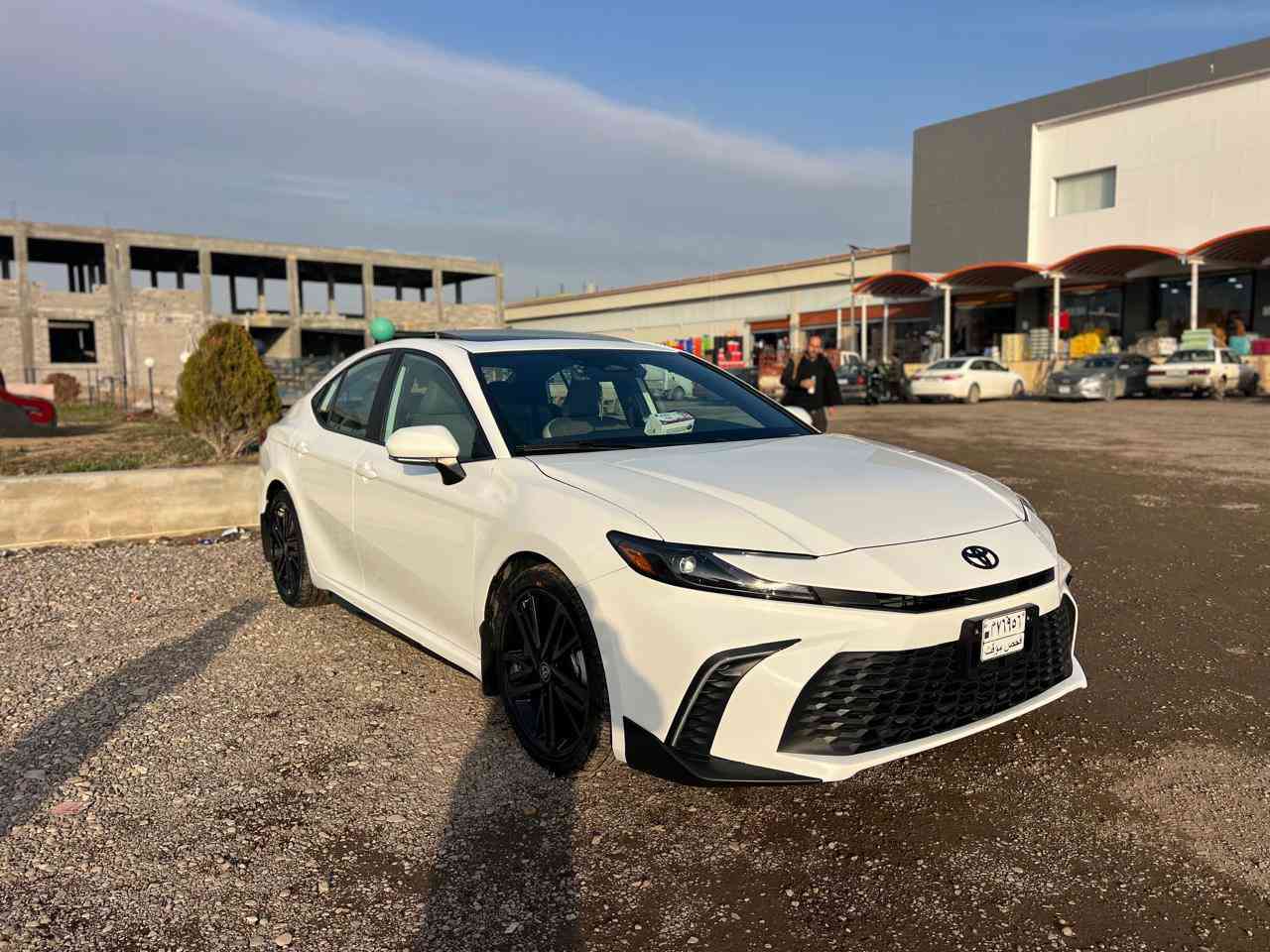 كامري 2025 SE Plus اعلى فئه بل se
لون ابيض  وضررها جداً بسيط بدون ايرباكات بدون دواخل

 ضررها نازل بالصور 👇 وماشيه 13000ميل  السياره رقم منفيست بأسمي داخله 

ورقمها يكلف 275 الف لأن هايبرد 

مواصفات السياره 

فتحه سقف سلايد 

 

- *المحرك:* 2.5 لتر هايبرد

- *التصميم الداخلي:*

- مقاعد من الجلد.

- مقعد السائق كهربائي.

- عجلة قيادة مغلفة بالجلد مع مجاديف تغيير السرعة.

- دواسات رياضية من الألومنيوم.

- *.

- نظام تحكم مناخي ثنائي المنطقة.

- شاحن لاسلكي للهاتف.

- نظام Apple CarPlay و Android Auto.

- *الأمان:*

- نظام تويوتا Safety Sense 3.0.

- نظام منع التصادم.

- مثبت السرعة التكيفي.

- تنبيه عند مغادرة المسار.

  وكثير بيها مواصفات ايضاً
 

رقم صاحب سيارة ‭0773 695 4295‬
