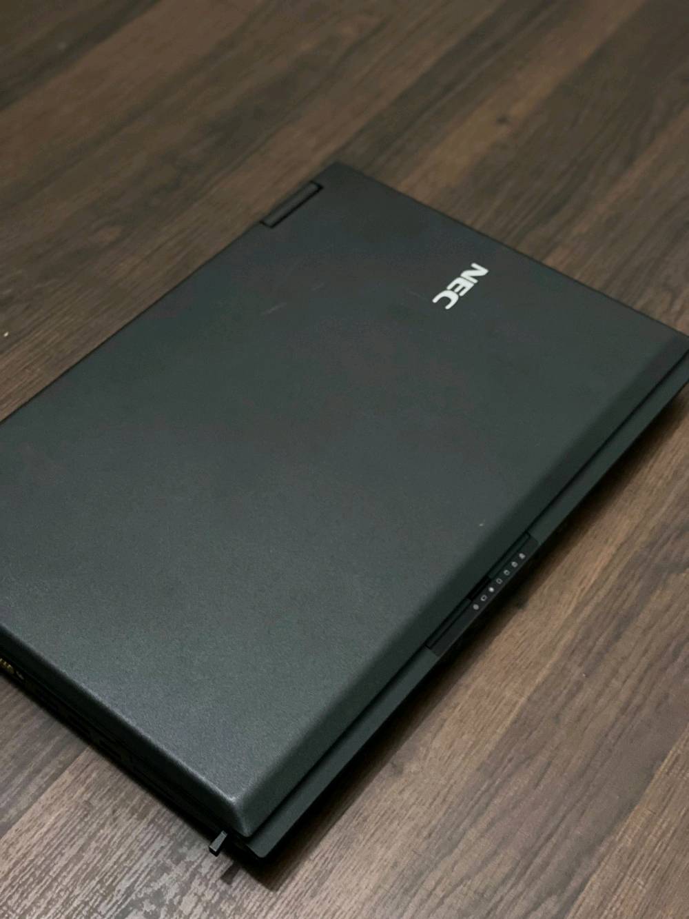 للبيع لابتوب بحالة الجديد 💻✨

المواصفات:
- المعالج: Intel Core i7
- الرام: 4GB 
- الهارد: 500GB 
- الشاشة: 15.6 انج
- الحالة: شبه جديدة قليل الاستخدام جدا ونظافة 100%
- البطارية: تشحن نص ساعة فقط 
يوجد توصيل 
للتواصل خاص
