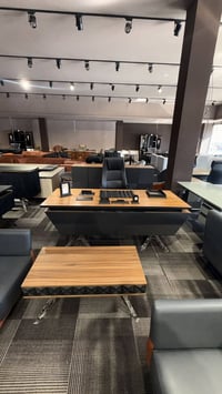 فايف مودرن • طقم مكتب جلد • كرادة