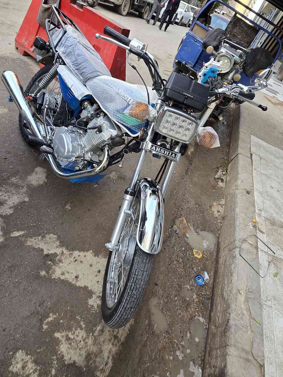 مرحبا شباب اربع كير مديل  25 رقم نجف نكليزي دراجة جدن نضيفة شوفت عينك كلشي ما مبدل بيهة على وضع العارضي كفالة من كلشي السعر خاص المكان نجف شارع المدينة ***********
