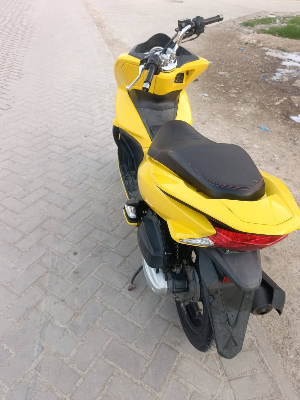 السلام عليكم دراجه جيل ثاني ياباني  دراجه محرك 150 دراجه حلوه وناشفه ادراجه مصبوغه للج ماليه ادراجه كامله اي نقص ما بيهة مكينتهة خير من الله بل جيس السعر 1950 رقمي *********** متواجد واتساب
